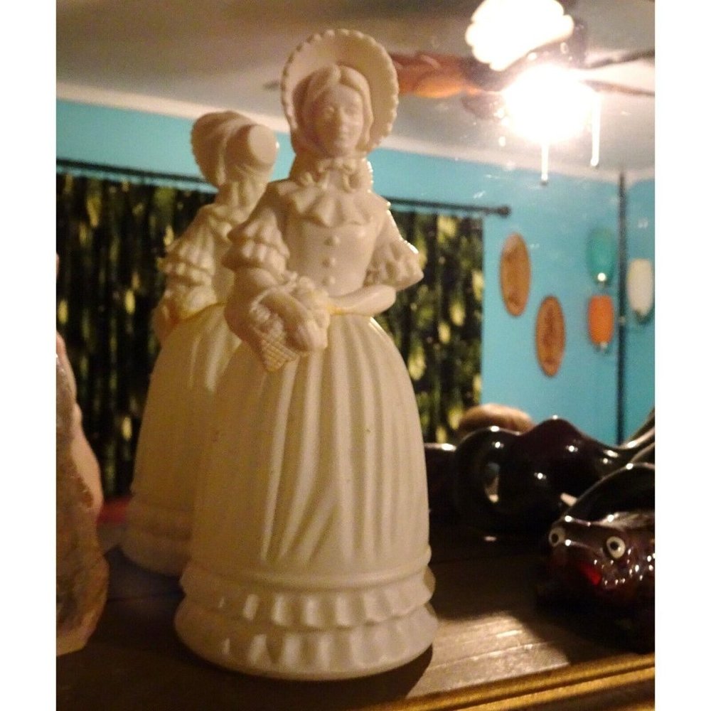 Vintage Avon Fashion Figurine Victorian Bird of Paradise Cologne Bottle empty - Picture 7 of 13
